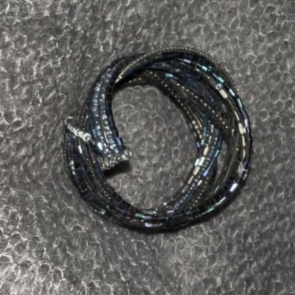 Beautiful Memory Wire Cuff Bracelet Fun Boho Glam Retro Piece - Picture 3 of 4